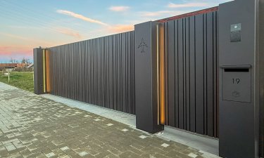 Design high end schuifpoort met verlichting — Tongeren